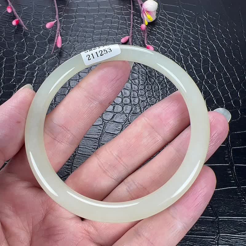 天然新疆和田玉晴水叮當鐲圓條手鐲  圈口58mm 玉質細膩溫潤 - 手鍊/手環 - 玉石 