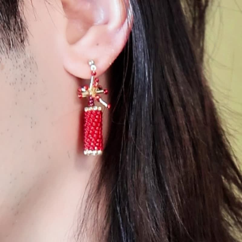 雙響炮珠飾耳釘 - 耳環/耳夾 - 玻璃 紅色