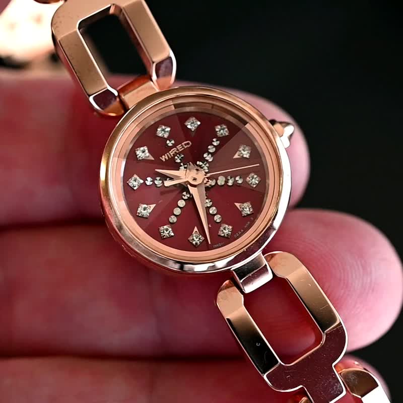 SEIKO Wired クォーツ 女性用腕時計 赤文字盤 ストーン付 Ref.1N01-0NC0 手錶 古董錶 - 女錶 - 不鏽鋼 紅色