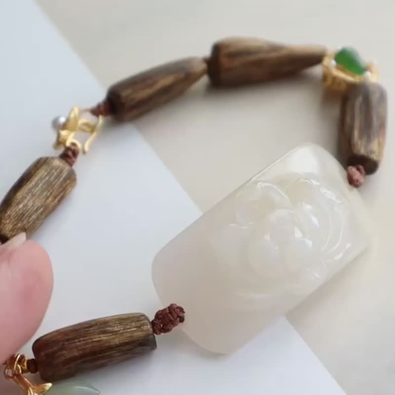 天然藕粉和田玉雕花手牌手鏈料子細潤油膩冰底藕粉搭配沉香木禮物 - 手鍊/手環 - 玉石 