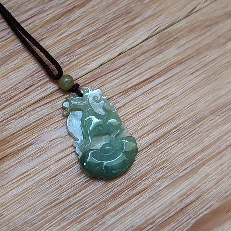 親翠 天然翡翠 冰綠漸層透美狗狗牌 生肖 狗 - 項鍊 - 玉石 多色