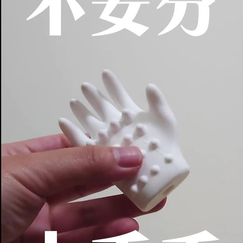 不安分的小手手 貓咪 按摩 降敏 逗貓 貓咪梳子 五合一功能 送逗 - 貓/狗玩具 - 塑膠 