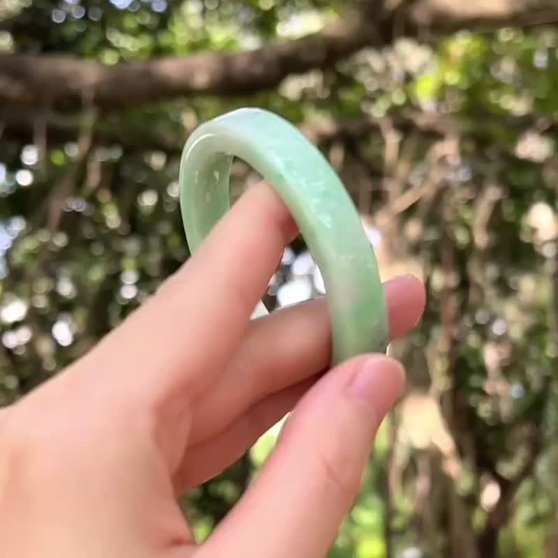 天然翡翠 緬甸 A玉 玉鐲 • 金絲種芝麻花翡翠方鐲 - 手鍊/手環 - 石頭 綠色
