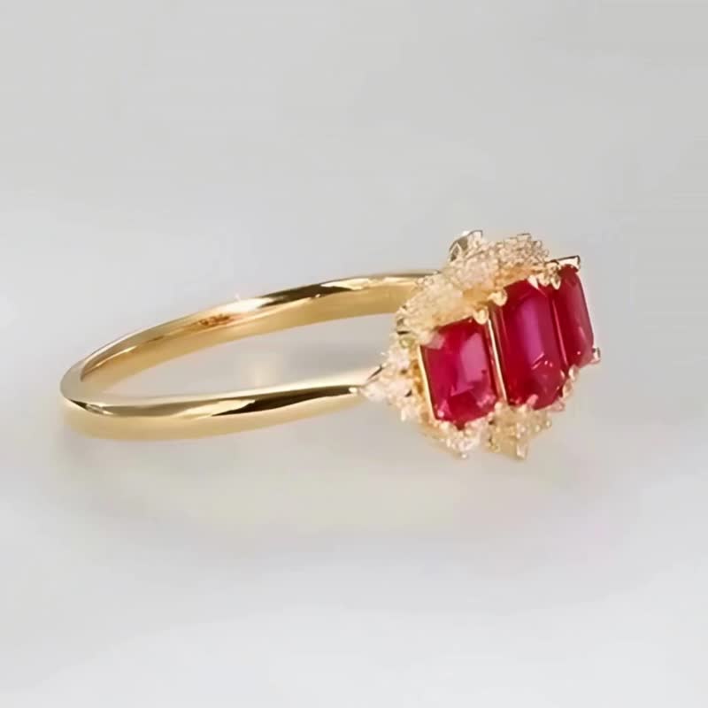 ruby Corundum 0.74ct emerald cut engagement ring bouquet ring 18k gold - General Rings - Gemstone Red