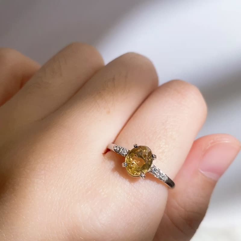 Lucky yellow hyacinth Gemstone 2 carat large carat oval diamond cut classic model Year of the Dragon recommended - แหวนทั่วไป - เครื่องเพชรพลอย สีเหลือง