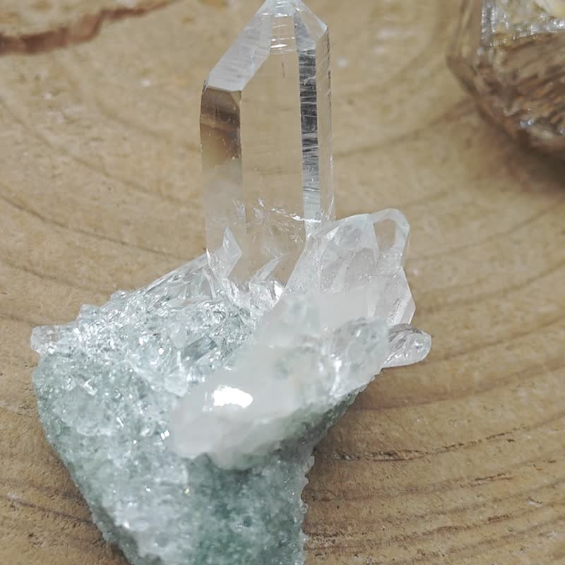 天然ヒマラヤ水晶 |グリーン共生 | 半透明の質感 - 置物 - クリスタル 