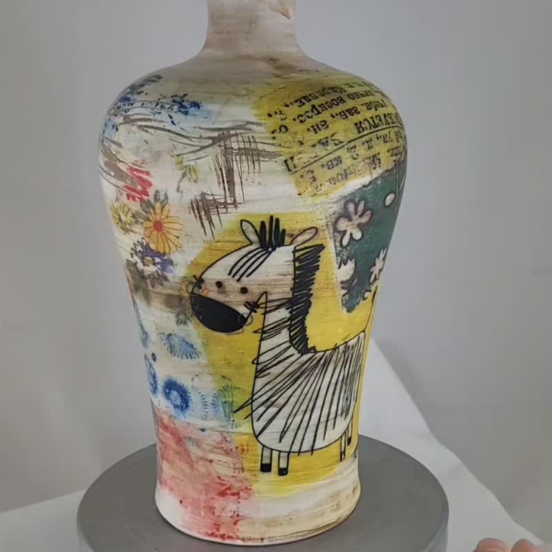 Zebra handmade plum vase - เซรามิก - ดินเผา หลากหลายสี