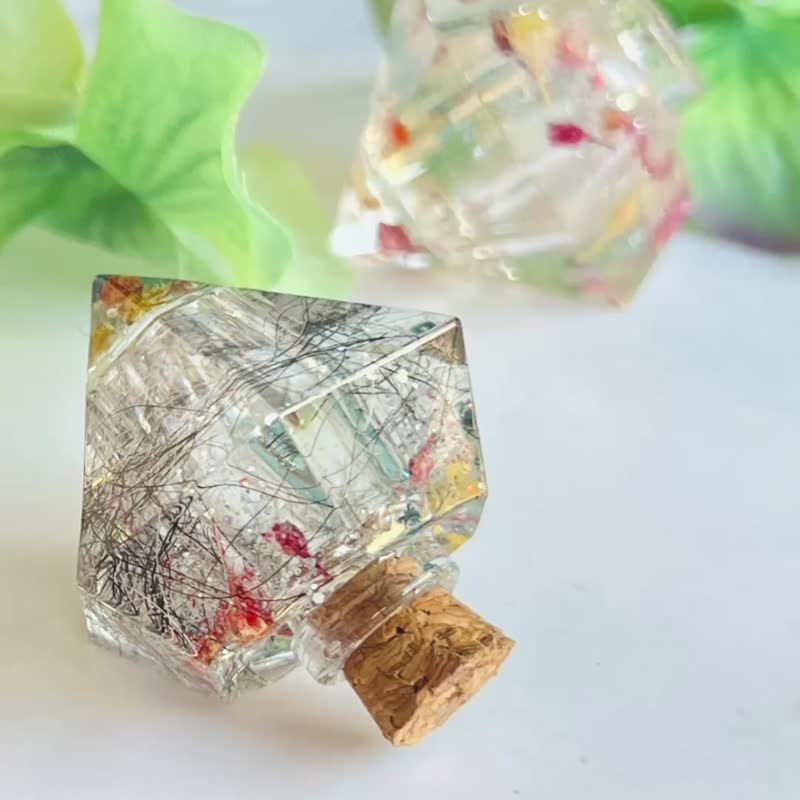 客製寵物紀念品 香薰瓶 可放精油 精油瓶 鑰匙圈 吊飾 - 香氛/精油/擴香 - 樹脂 白色