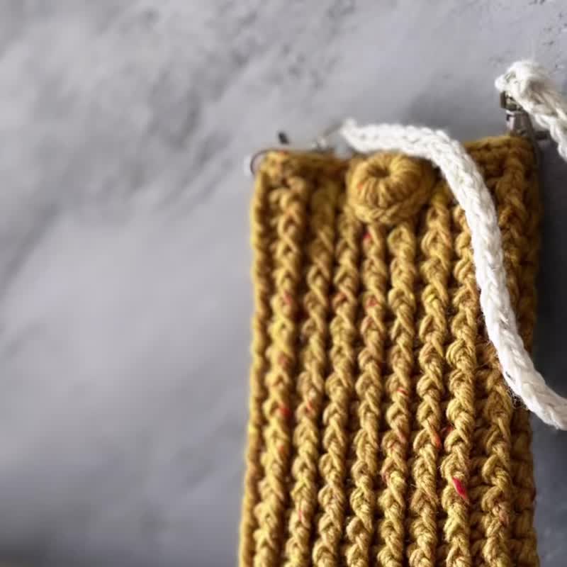 梨子設計新品 羊毛手工鉤織 簡約復古大方 手機提袋 手機包 - 手提包/手提袋 - 羊毛 