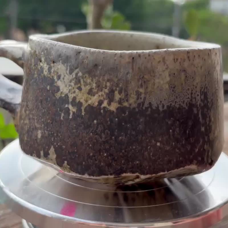 壊れたインクの風景が描かれたコーヒーカップ - マグカップ - 陶器 ブラウン