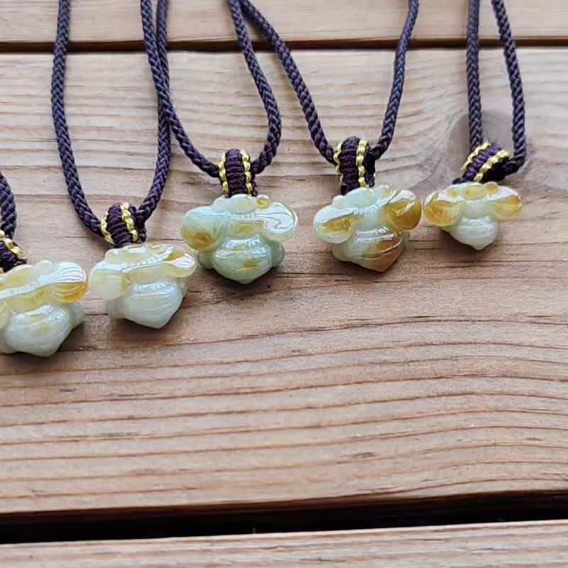 [Qin Cui] Natural Jade Ice Yellow Sweet Honey Bee Adjustable Rope Chain - Necklaces - Jade Multicolor