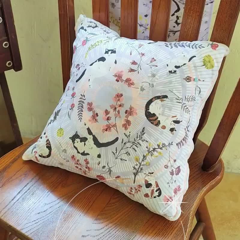 Yogis Cat and Flower Quilt Blanket Pillow 2 In 1 (Throw Pillow Unzip to Quilt) - ผ้าห่ม - เส้นใยสังเคราะห์ 