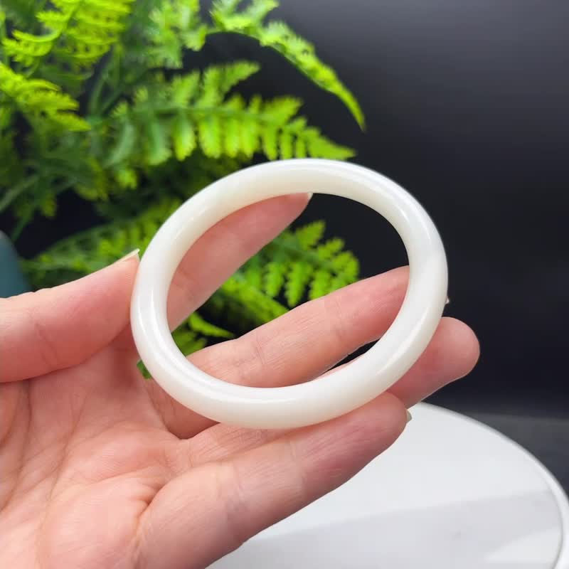 和田玉羊脂手鐲 56MM 老料圓條白玉手環 附證書 質感飽滿華貴精美 - 手鍊/手環 - 玉石 白色