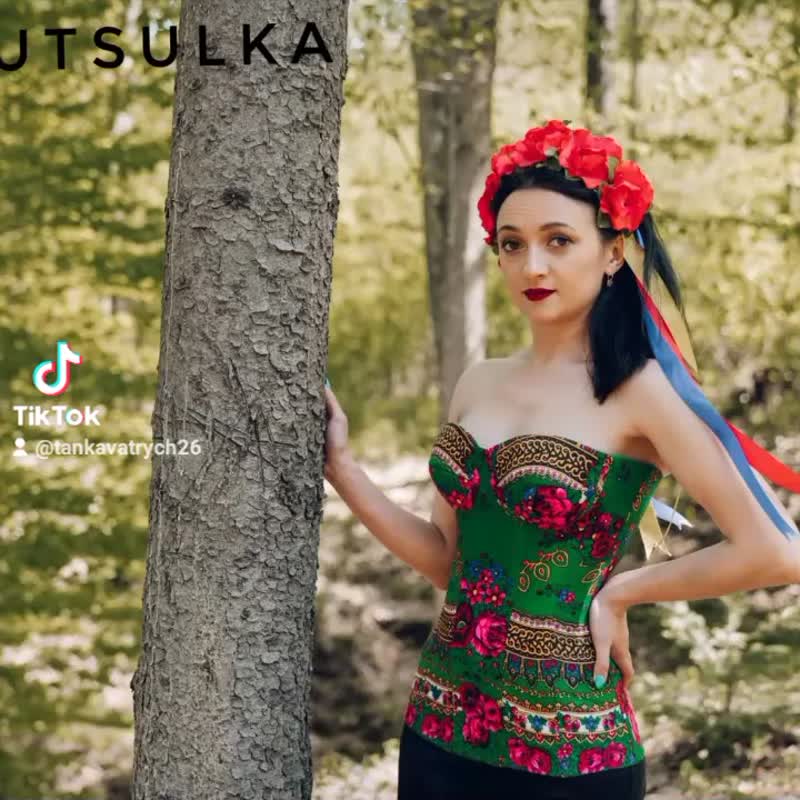 Ukrainian superwoman, corset, cross stitch, embroidery - เสื้อเชิ้ตผู้หญิง - วัสดุอื่นๆ สีเขียว