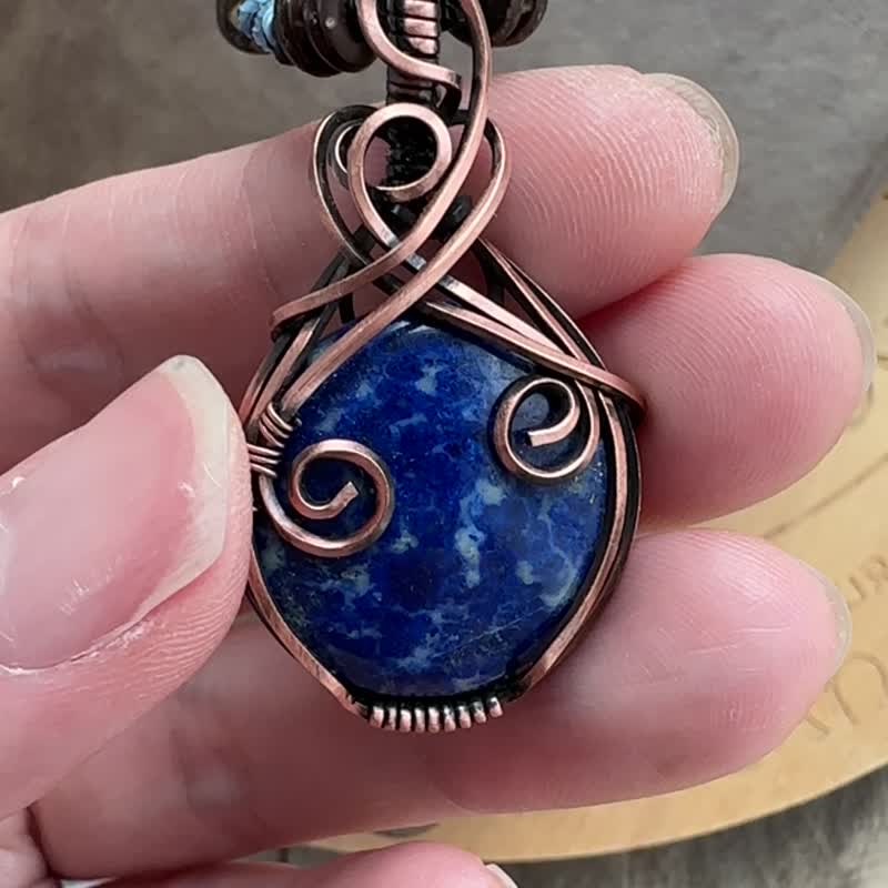 WW261 Fully hand-woven Bronze retro aged wire wrap lapis lazuli pendant - สร้อยคอ - ทองแดงทองเหลือง สีนำ้ตาล