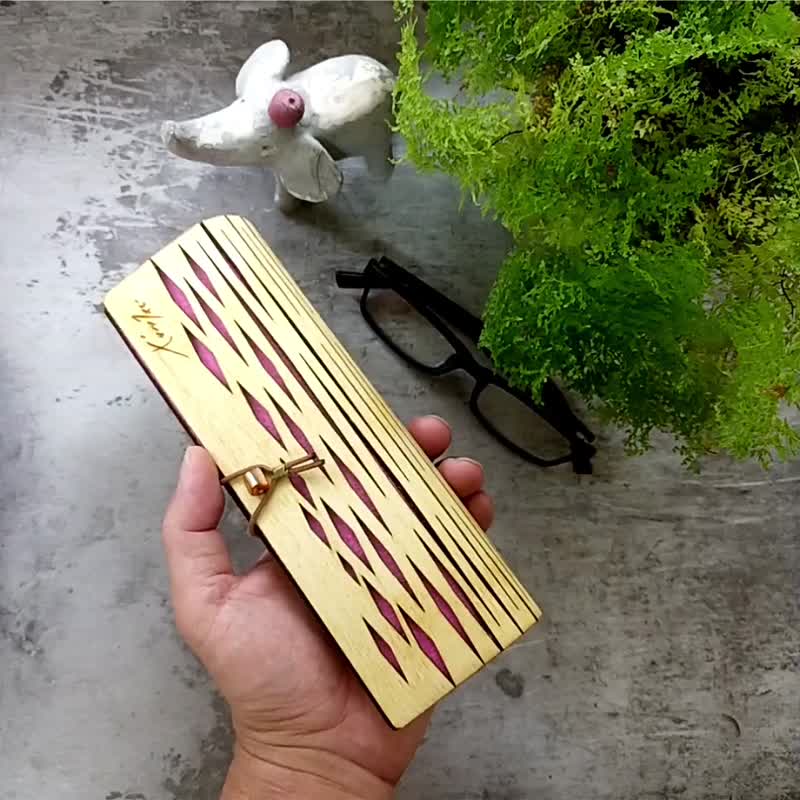 母親節禮物/茉樂手盒/楊木/茉樂紅/悠閒時尚風/菱格紋/眼鏡盒 - 眼鏡盒/眼鏡布 - 木頭 紅色