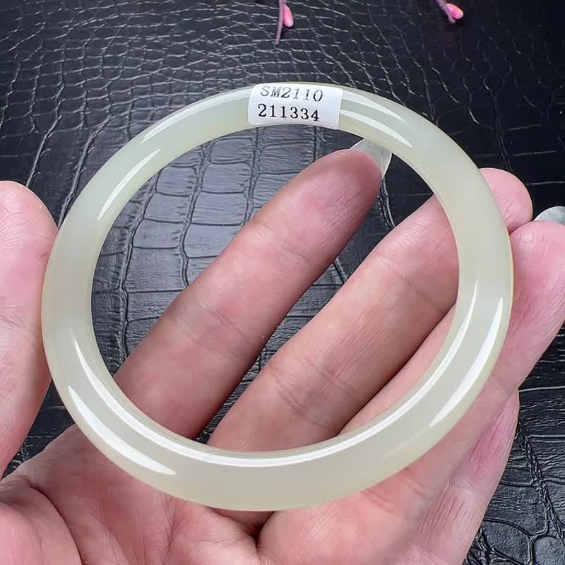 天然新疆和田玉晴水叮當鐲圓條手鐲  圈口57mm 玉質細膩溫潤 - 手鍊/手環 - 玉石 
