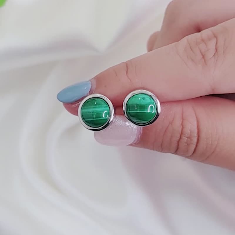 Goddess Mussen | Stone ear stud earrings 925 sterling silver gift gift box birthday gift - Earrings & Clip-ons - Gemstone Green