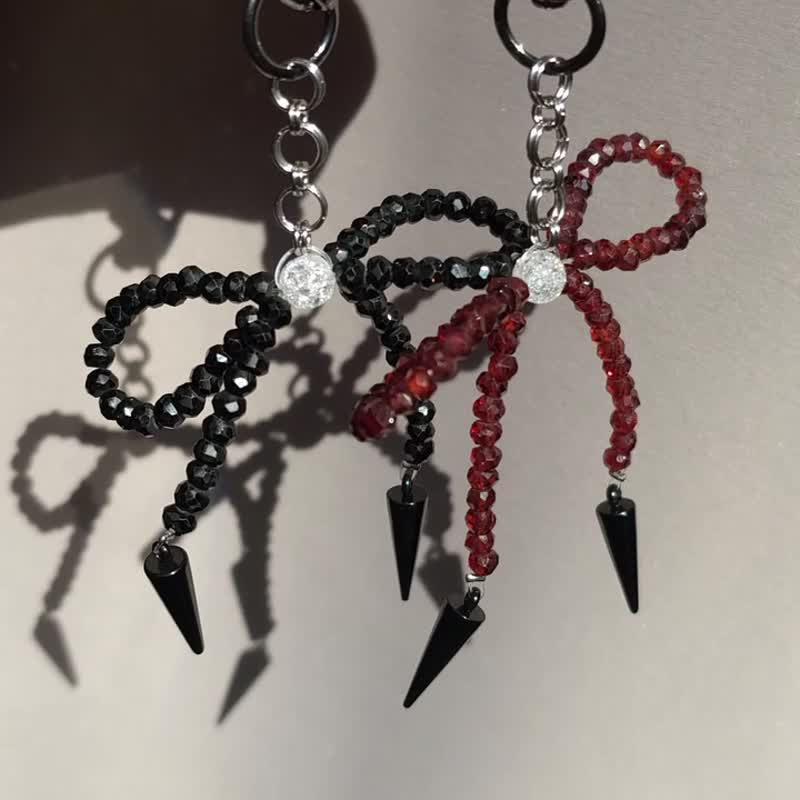 Garnet Black Spinel Ribbon Keychain Gemstone Bag Hanging Charm Y2K Goth Lolita - 鑰匙圈/鑰匙包 - 半寶石 黑色