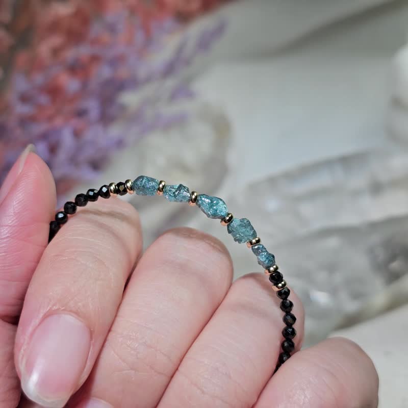 The new year has been drilled. petty bourgeoisie blue diamond - Bracelets - Diamond Blue