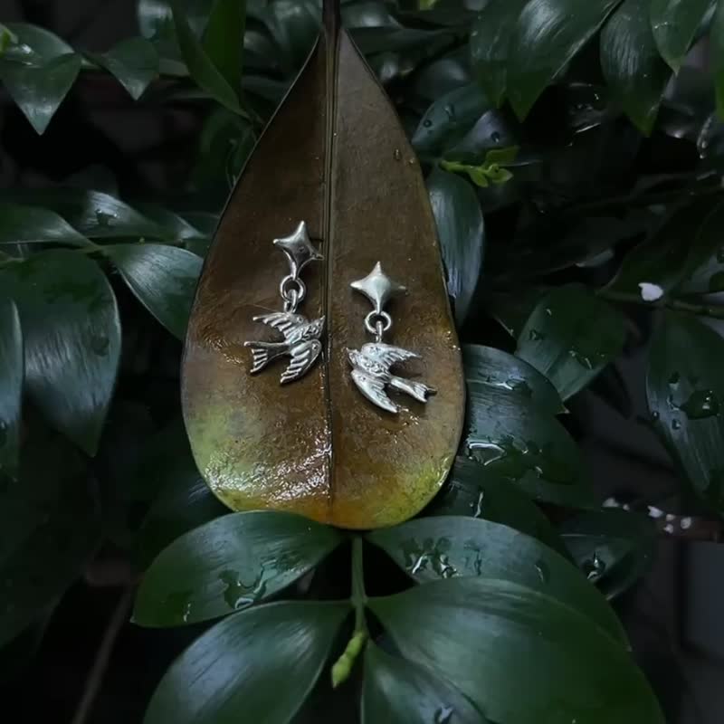 KUÂN KUÂN 烏鶖系列 逐星耳環 - 耳環/耳夾/耳骨夾 - 純銀 銀色